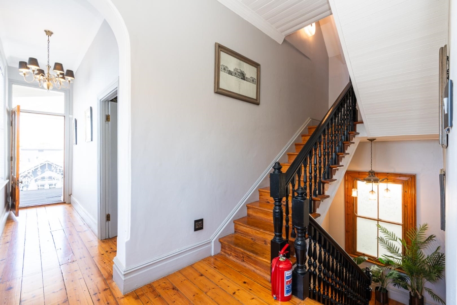 4 Bedroom Property for Sale in Oranjezicht Western Cape